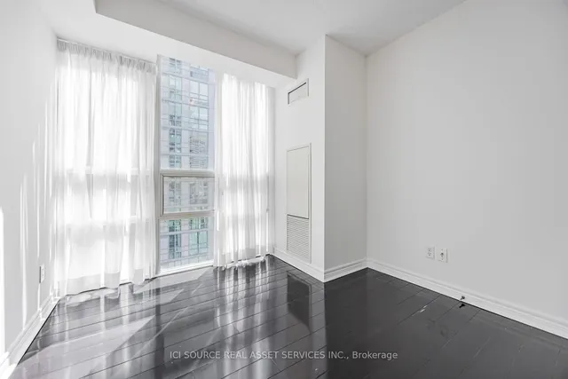 Additional image 13 of 51 Lower Simcoe St Unit 808