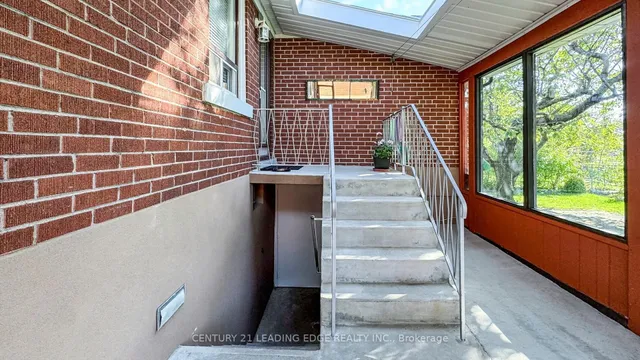 Additional image 42 of 325 Waterloo Ave