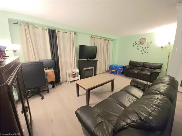 Additional image 15 of 32 Mowat Blvd Unit 8