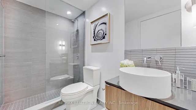 Additional image 7 of 161 Roehampton Ave Unit 2809