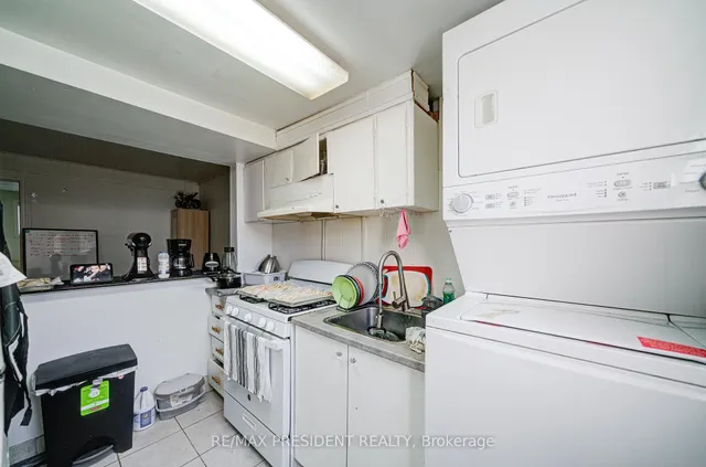 Additional image 38 of 74 Bloomington Cres