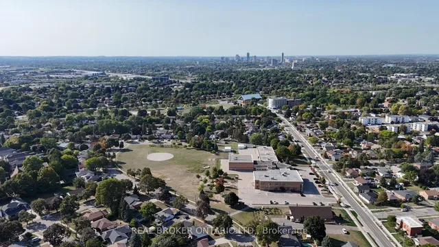 Additional image 29 of 27 Broadmoor Ave