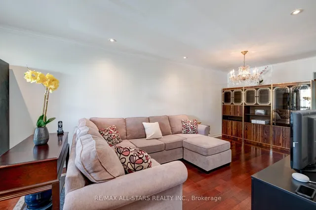 Additional image 9 of 8A Ruthven Pl