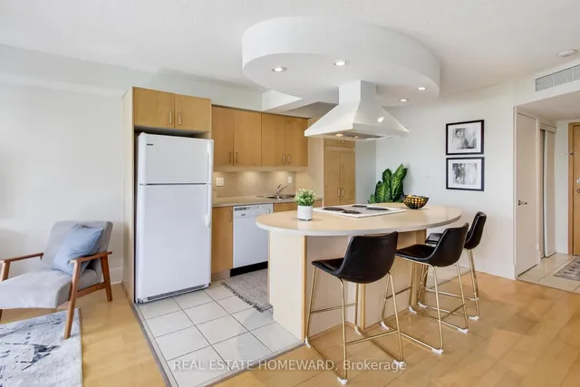 Additional image 10 of 550 Queens Quay Unit 201