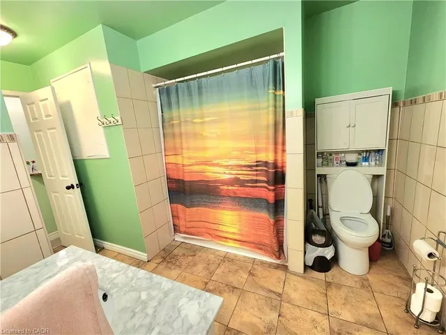 Additional image 31 of 32 Mowat Blvd Unit 8