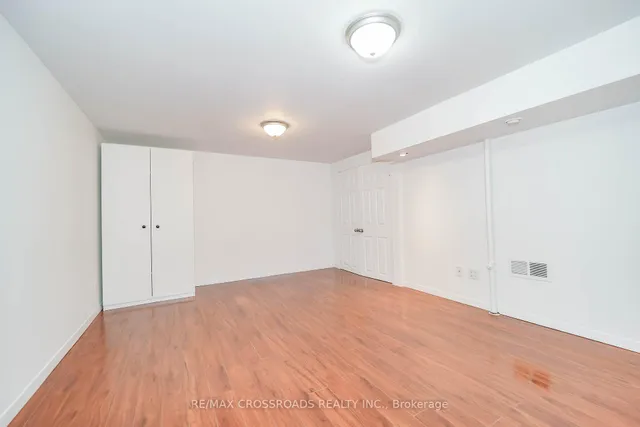 Additional image 28 of 8 Topaz Gate