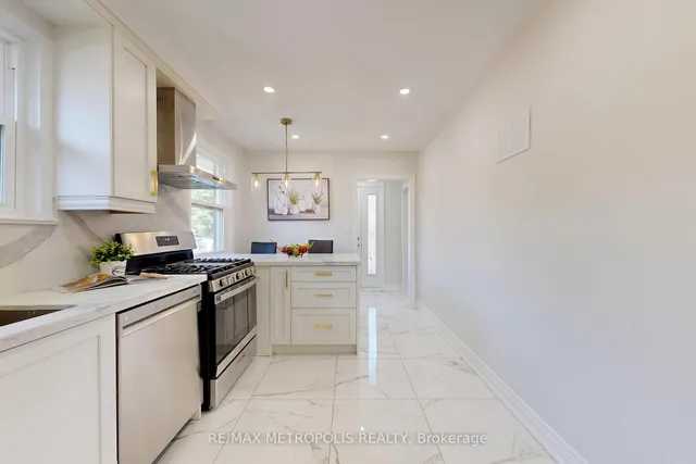 Additional image 16 of 162 Lord Roberts Dr