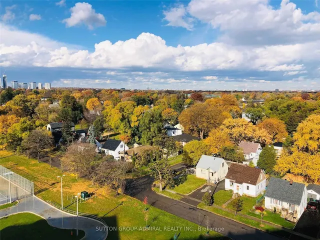 Additional image 26 of 7 Smith Cres Unit 323