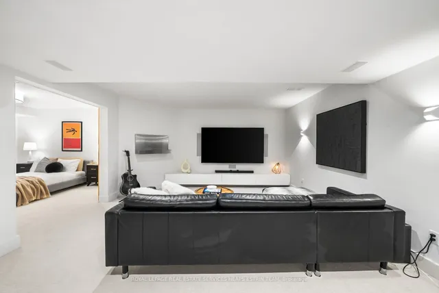 Additional image 41 of 74 Roxborough St