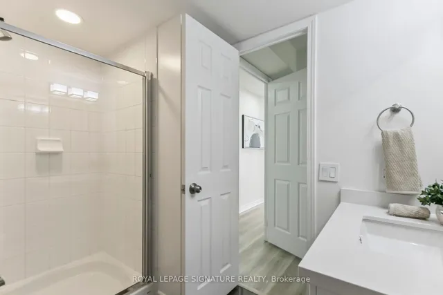 Additional image 20 of 18 Kenaston Gdns Unit 1307