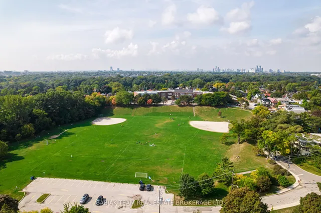 Additional image 31 of 8 Grenadier Ravine Dr