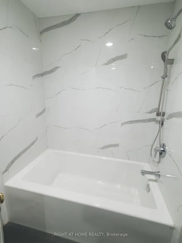 Additional image 4 of 102 Bloor St Unit 809