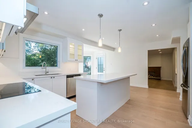 Additional image 13 of 11 Royal Rouge Tr