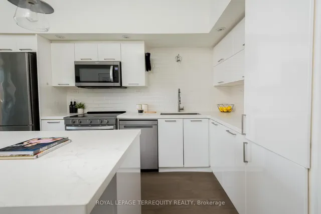 Additional image 9 of 25 Capreol Crt Unit 303