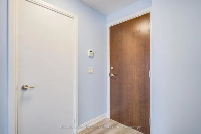 Additional image 38 of 181 Village Green Sq Unit 1815