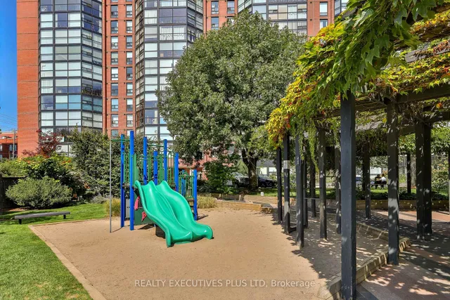 Additional image 33 of 701 King St Unit 811