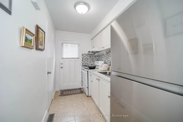 Additional image 17 of 8 Topaz Gate