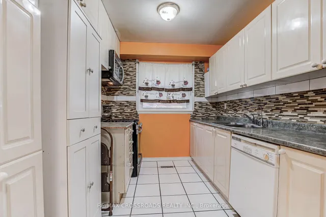 Additional image 9 of 15 Lowry Sq