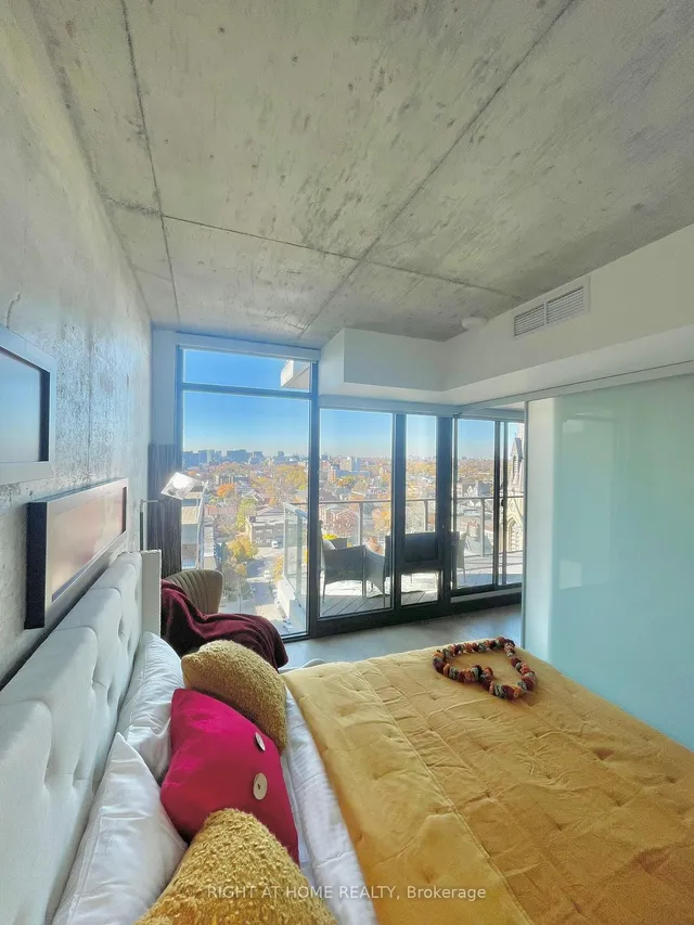 Additional image 17 of 111 Bathurst St Unit 1205