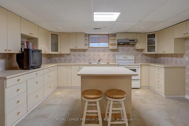 Additional image 34 of 41 Whitley Ave