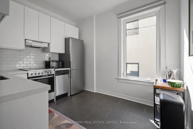 Additional image 25 of 371 Howland Ave