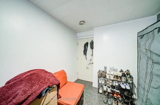 Additional image 29 of 74 Bloomington Cres