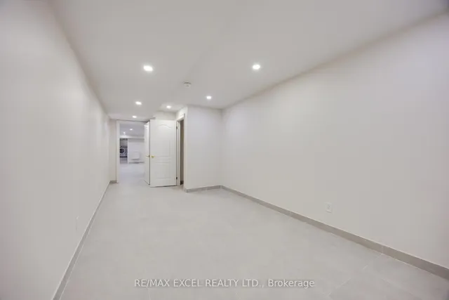 Additional image 33 of 806 Gladstone Ave