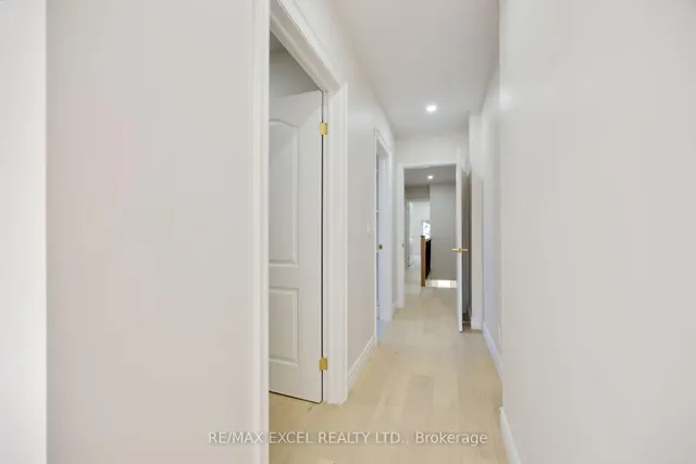 Additional image 38 of 806 Gladstone Ave