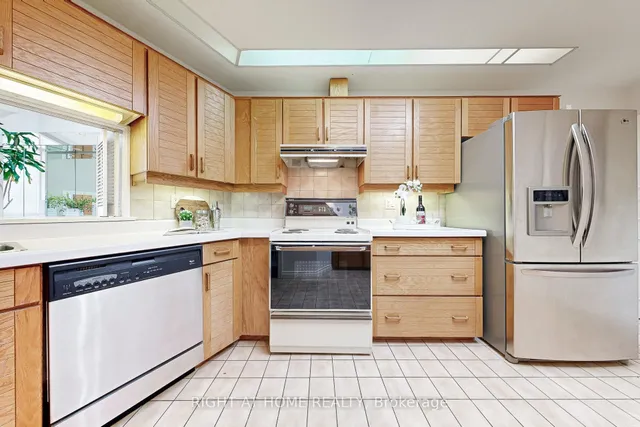 Additional image 17 of 85 Skymark Dr Unit PH1