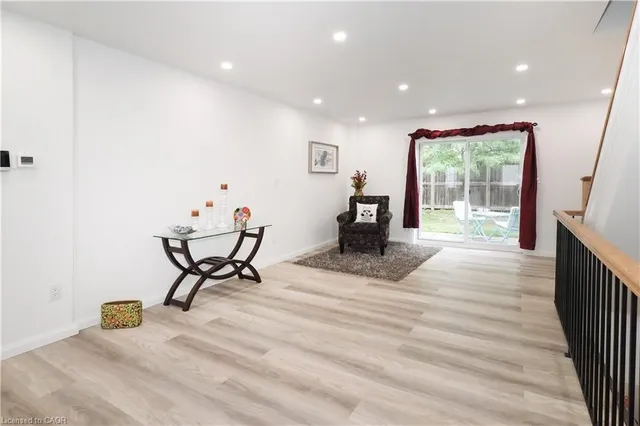 Additional image 9 of 50 Westmount Rd Unit 8