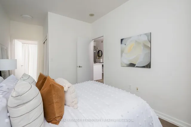 Additional image 23 of 25 Capreol Crt Unit 303