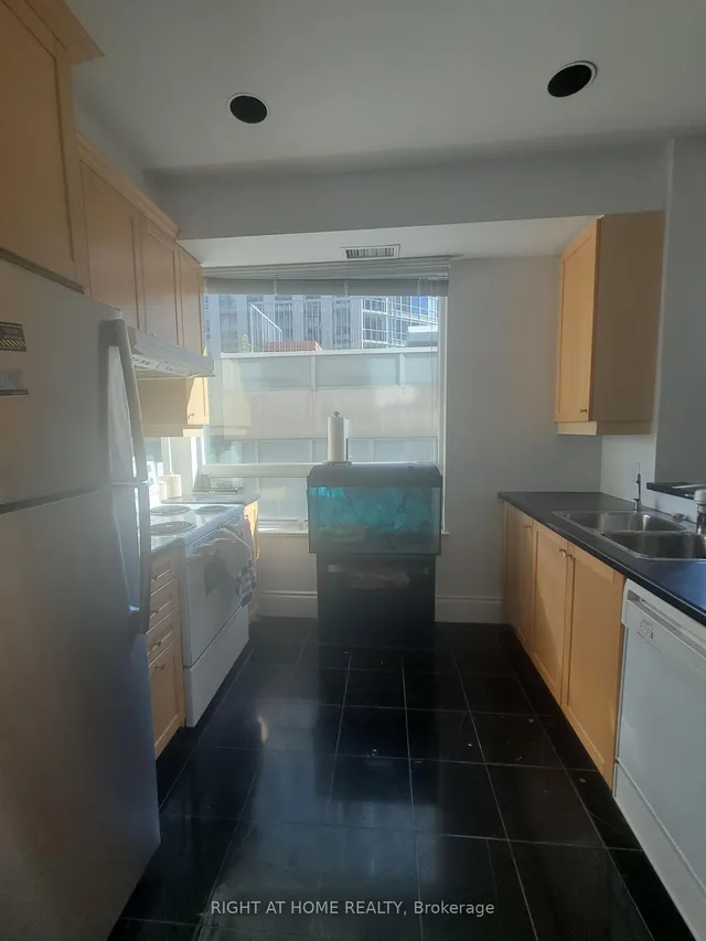 Additional image 6 of 102 Bloor St Unit 809