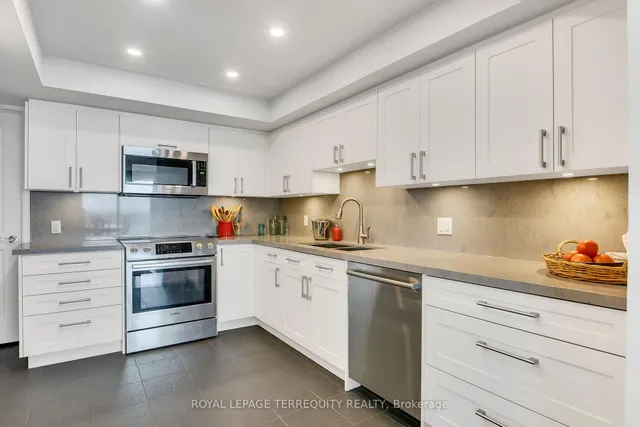 Additional image 22 of 55 Harbour Sq Unit 2311