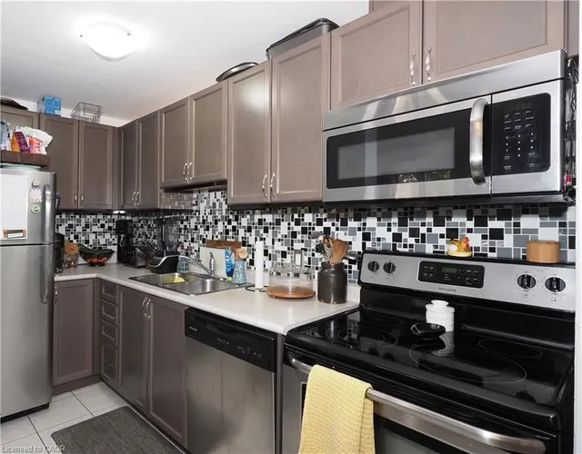 Additional image 9 of 55 Mooregate Cres Unit 12A
