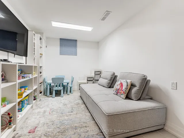 Additional image 33 of 440 Glengarry Ave