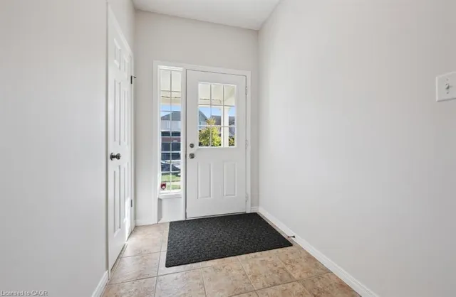 Additional image 5 of 416 Beaumont Cres