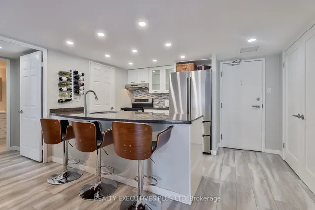 Additional image 10 of 701 King St Unit 811