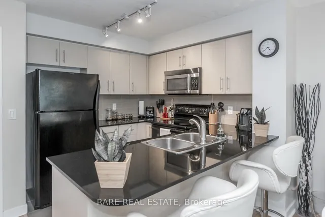 Additional image 8 of 12 Yonge St Unit 501