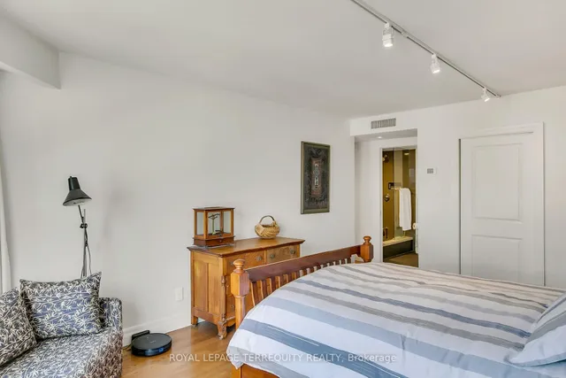 Additional image 30 of 55 Harbour Sq Unit 2311