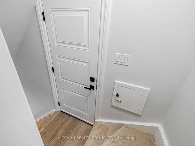 Additional image 23 of 157 1/2 Roslin Ave