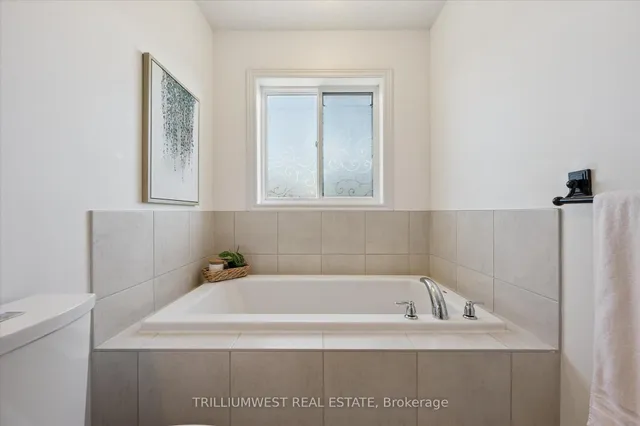 Additional image 17 of 25 Sandybay Ave