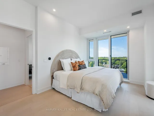 Additional image 21 of 8 Manor Rd Unit 1003