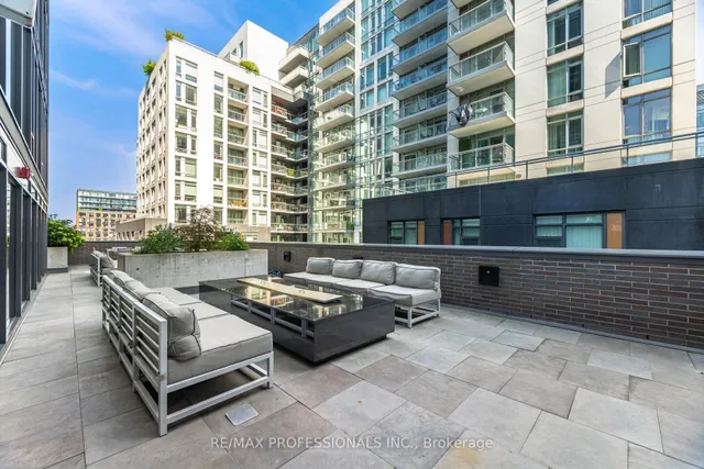 Additional image 41 of 111 Bathurst St Unit 716