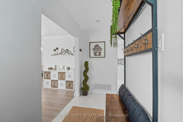 Additional image 21 of 204 Jeffcoat Dr