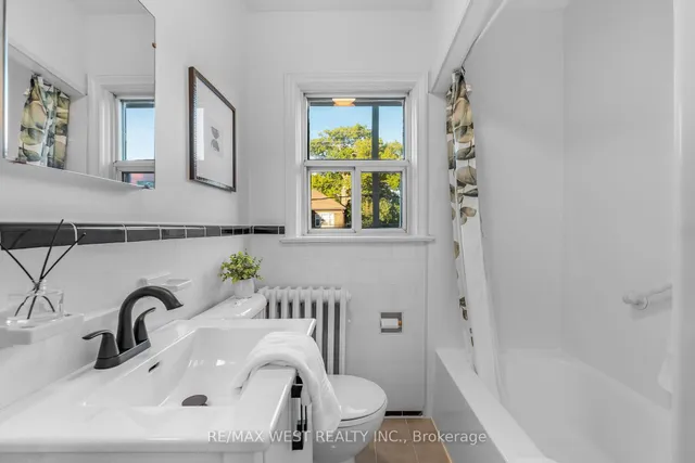 Additional image 24 of 215 Jane St