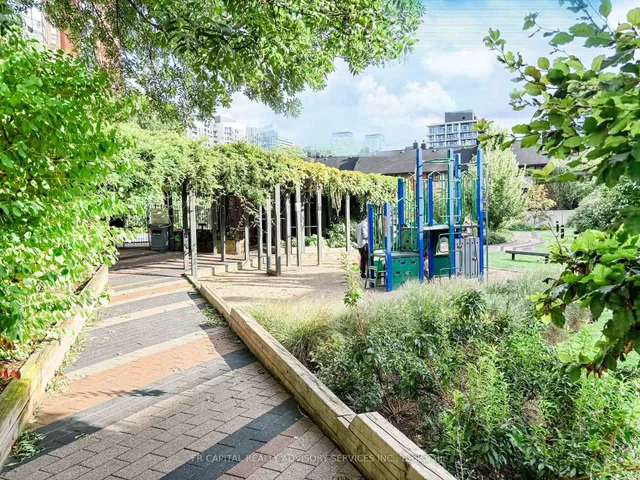 Additional image 10 of 701 King St Unit 813