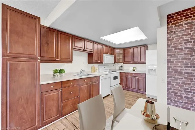 Additional image 15 of 2466 Eglinton Ave