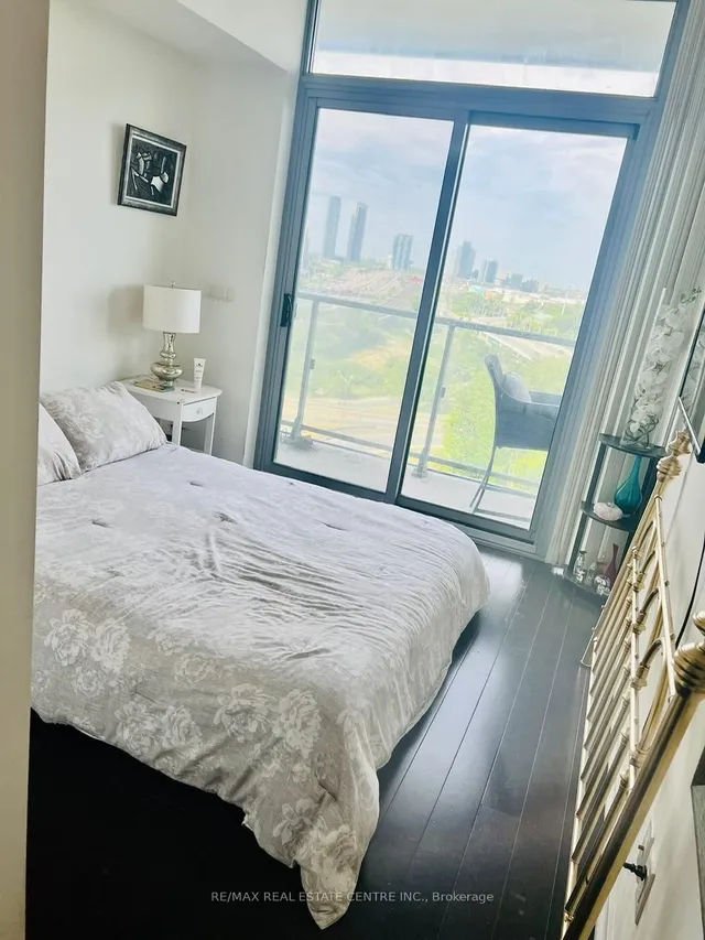 Additional image 15 of 105 The Queensway Unit 1010