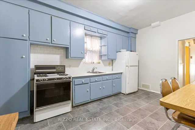 Additional image 20 of 196 Claremont St