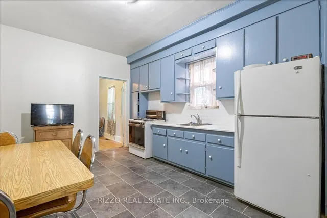 Additional image 22 of 196 Claremont St